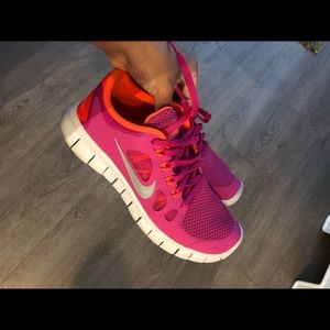 pink nike runners